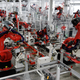 Imagen para el artículo titulado Una fábrica cambia 90% del personal por robots y triplica la producción